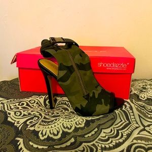 Beautiful camouflage open toe heels.